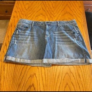 Jennifer Lopez “boyfriend” shorts - 16